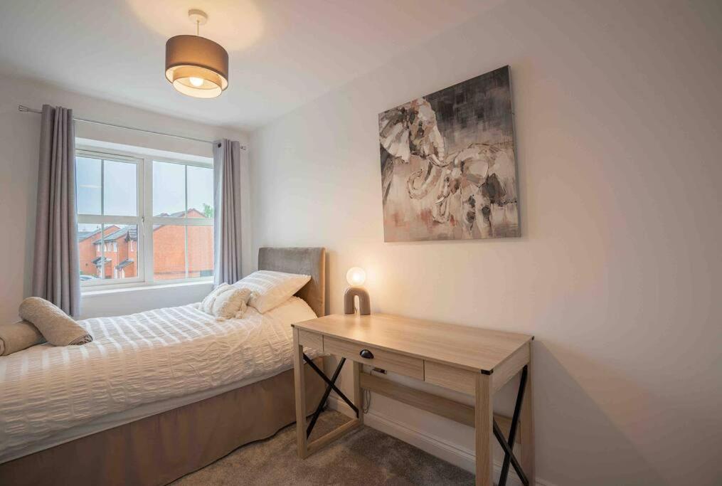 Stunning Abode 5 Min From Nec & Bhx, Pets Allowed مارستون غرين المظهر الخارجي الصورة