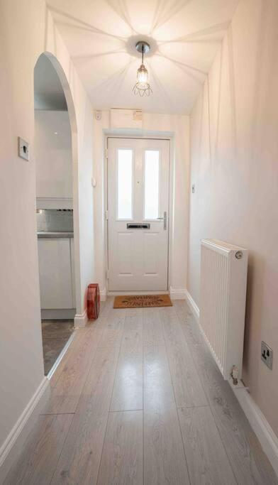 Stunning Abode 5 Min From Nec & Bhx, Pets Allowed مارستون غرين الغرفة الصورة